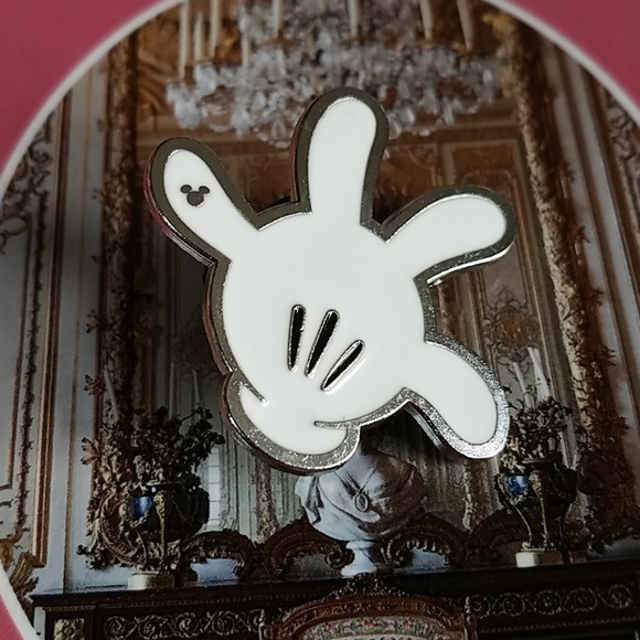 Disney Hidden Mickey pin. $7 or 4 pins for $15 - Picture 1 of 5